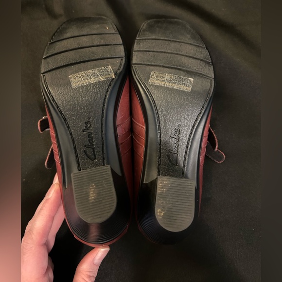 Clarks Bendables Raisin Purple Brown Leather Mary Jane Heels Shoes size 6 - Picture 6 of 10